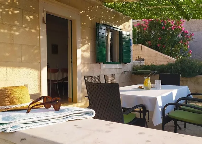 Garden With A View Postira